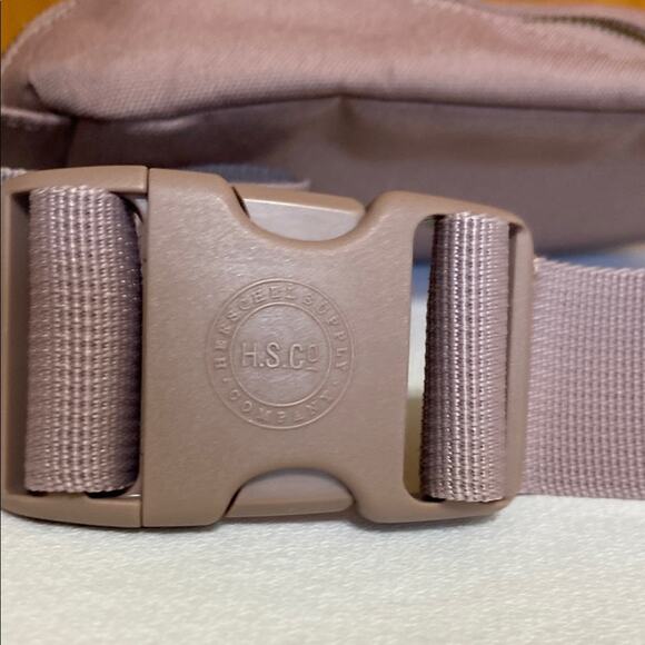 Herschel Supply Company NWOT Mauve Dusty Pink Waist Bag 10x8”x1.5(10x6 at base) - Picture 6 of 14